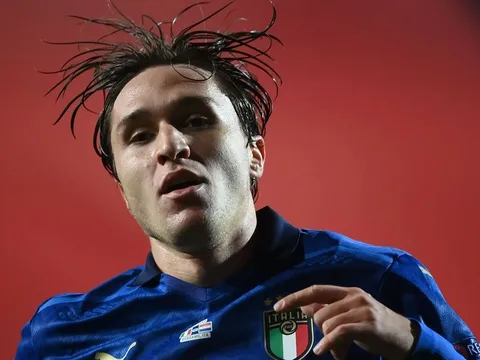 Chiesa châm ngòi phẫn nộ vì bỏ ĐTQG phục vụ Liverpool