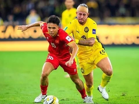 Bóng đá Malaysia tìm lối thoát sau bê bối để bám đuổi Việt Nam