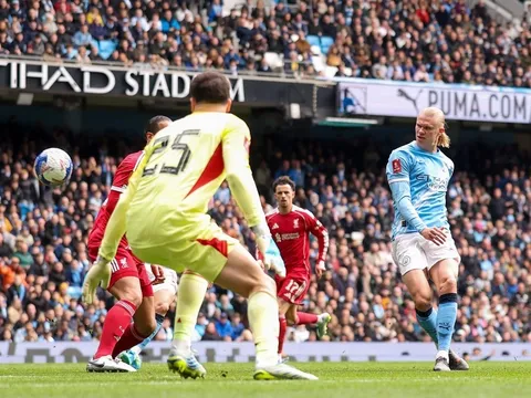 Haaland lập hat-trick, The Kop đầu hàng sớm