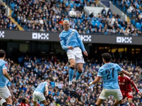 Haaland lập hat-trick, Man City hủy diệt Liverpool