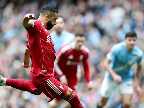 4 điểm đen của Liverpool sau trận thua đậm Man City