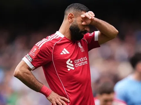 Liverpool chạm đáy với 15 trận thua sau thảm bại tại Etihad