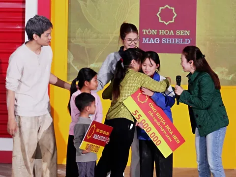 MC Thanh Thảo, Hiền Hellen, Bùi Trường Linh bật khóc trước hoàn cảnh 3 chị em sống nương tựa bà ngoại vì mẹ bệnh, cha bỏ đi