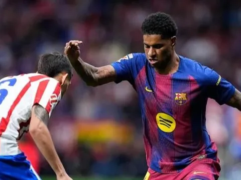 Lewandowski và Rashford đưa Barca tiến gần chức vô địch