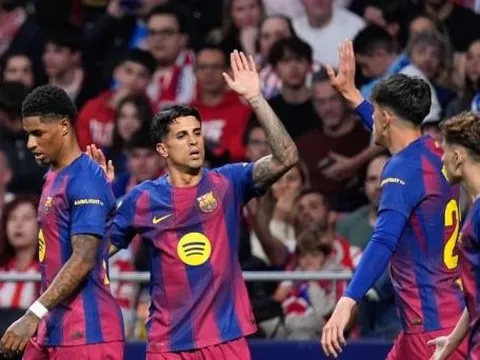 Flick chưa vội bàn tương lai của Lewandowski và Rashford