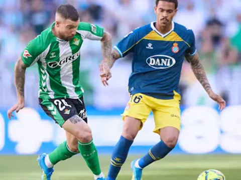 Dmitrovic rực sáng giúp Espanyol cầm chân Betis