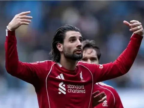 Szoboszlai bật CĐV nhà sau thảm bại trước Man City