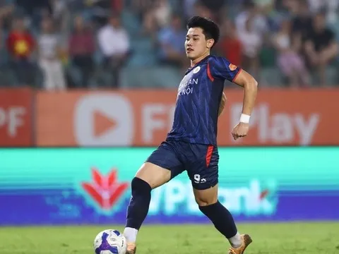 Đình Bắc giải hạn, HLV Polking và Kim Sang-sik cùng hưởng lợi