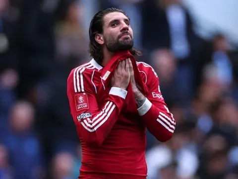 Szoboszlai tố đồng đội thiếu tinh thần trước Man City