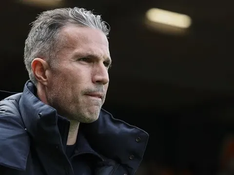 CĐV Feyenoord trút giận lên Van Persie sau khi mất chức vô địch