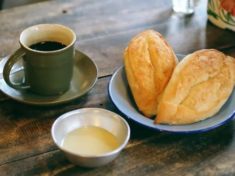 Điều gì xảy ra với cơ thể nếu thường xuyên ăn bánh mì chấm sữa vào buổi sáng?