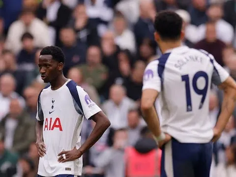 Thống kê chỉ ra khe cửa hẹp để Tottenham thoát rớt hạng