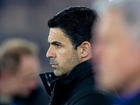 Gary Lineker chỉ ra dấu hiệu hoảng loạn của Mikel Arteta