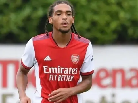 Malaysia muốn có cựu sao Arsenal để nâng cấp hàng thủ