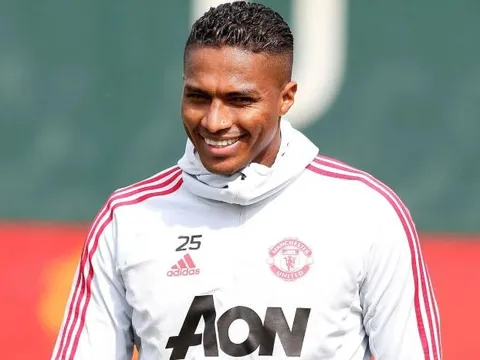 Cựu thủ quân MU bất ngờ tái xuất ở tuổi 40