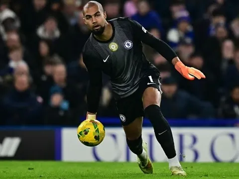 Vận may giúp Liam Rosenior thoát khỏi rắc rối tại Chelsea