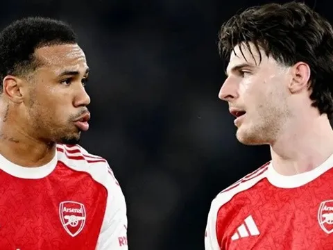 Rice và Gabriel trở lại tập luyện trước trận gặp Sporting