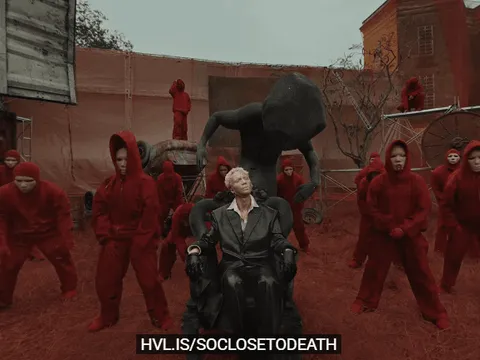 MCK nổ ngay rổ hint lúc nửa đêm, đánh úp bằng Album Trailer 360° "HVL” cháy khỏi bàn