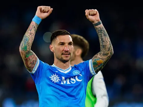 Conte thay người đại tài, Napoli chiếm ngôi nhì bảng của Milan