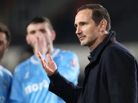 Coventry thăng hạng cùng kịch bản nghẹt thở cho tấm vé còn lại