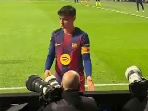 Pedri nhầm đầu thợ quay phim là quả bóng trong trận thắng Atletico