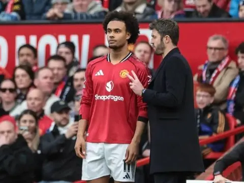 Tương lai của Zirkzee tại Man Utd phụ thuộc vào Carrick