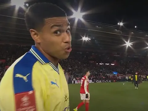 MU đấu Everton giành chữ ký Shea Charles