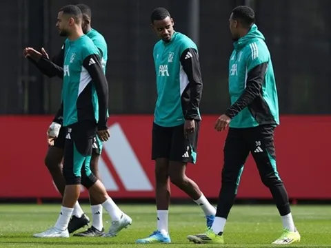 Hàng công Liverpool đón viện binh Isak trước đại chiến PSG