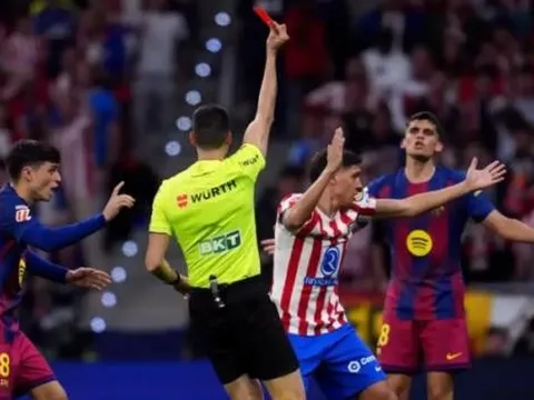 Ban trọng tài xác nhận Barca thoát thẻ đỏ trước Atletico
