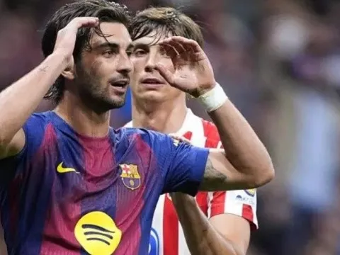 Barca bán bộ đôi Torres, Casado đón Alvarez