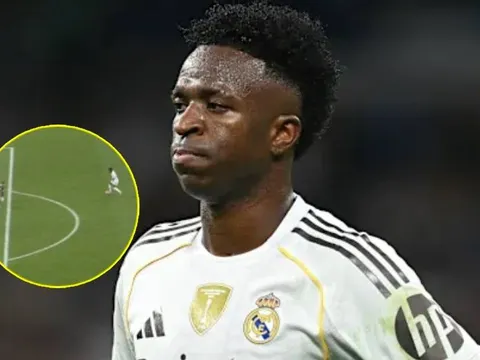 Đá tệ trước Bayern, Vinicius bị CĐV Real la ó