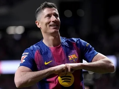 Robert Lewandowski gánh vác hy vọng của Barcelona tại Champions League