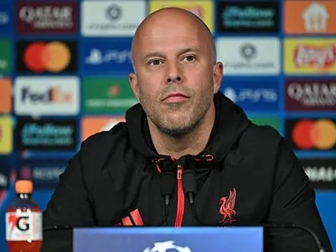 Arne Slot không dám nghĩ xa khi phải đối đầu PSG