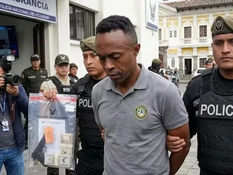 Cựu sao Ecuador bị đánh hội đồng vì tham gia cướp có vũ trang