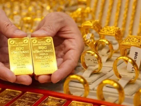 Giá vàng bất ngờ lao dốc mạnh: Nhà đầu tư hoang mang, chuyện gì đang xảy ra?