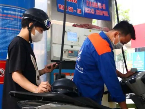 Giá xăng dầu giảm đồng loạt từ 15h30 hôm nay: Mức giảm cụ thể bao nhiêu?