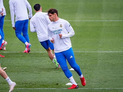 Kỷ luật thép từ Arbeloa khuất phục cái tôi của Asencio