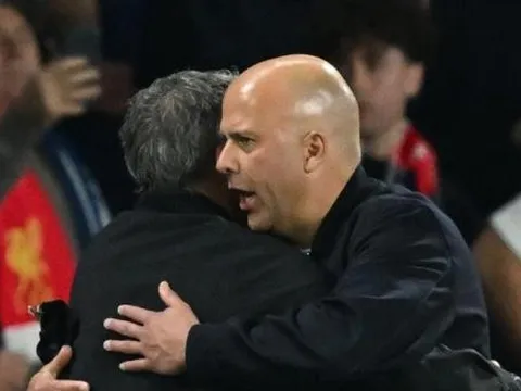 Arne Slot thừa nhận Liverpool may mắn khi chỉ thua 0-2