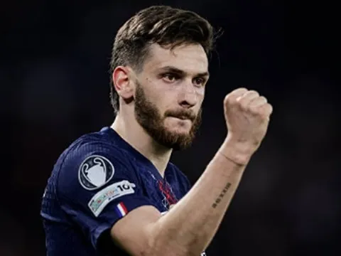Kvaratskhelia tái hiện kỷ lục của Benzema để hạ gục Liverpool