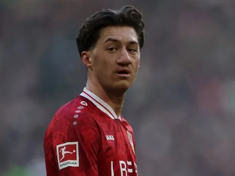 Real tranh Angelo Stiller với MU, Liverpool