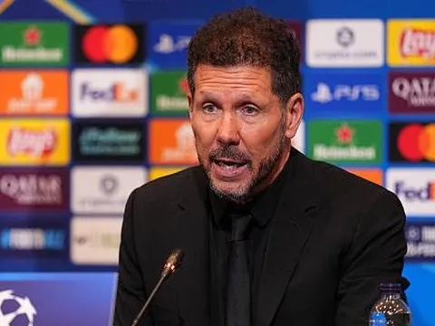 Simeone bảo vệ VAR sau khi Atletico đánh bại Barcelona