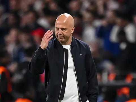 Liverpool trả giá đắt cho canh bạc tuyệt vọng của Slot