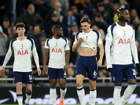 Cầu thủ Ngoại hạng Anh đối mặt áp lực đua trụ hạng ra sao?