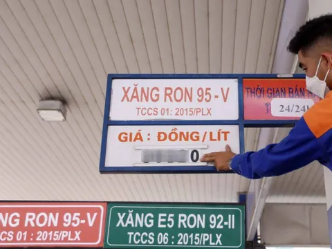 Chiều nay, giá xăng dầu giảm mạnh, có loại dầu giảm tới gần 10.000 đồng/lít