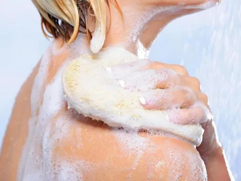 Nên chọn xà phòng hay sữa tắm?