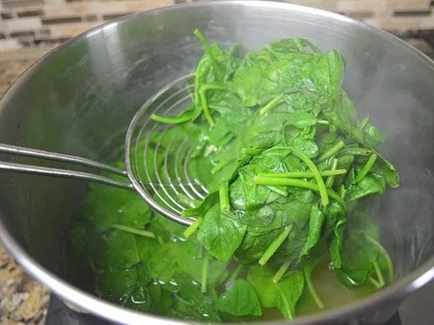 Rau xanh mất sạch chất nếu nấu theo kiểu này