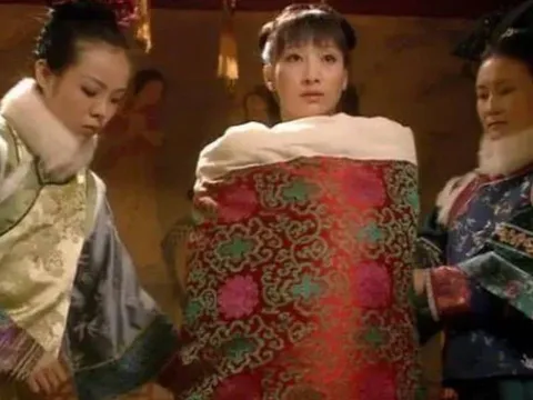 Tại sao phi tần sau khi thị tẩm phải có người dìu về cung?