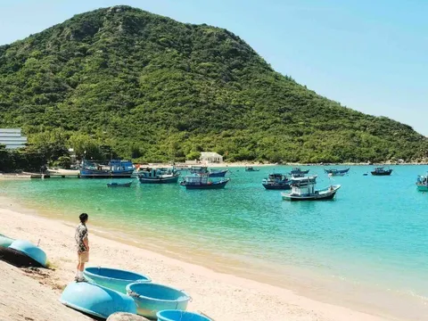 Làng chài “nhiều cái không” ở Khánh Hòa: Du khách đến là nhớ, tận hưởng không gian yên bình, thích hợp chữa lành