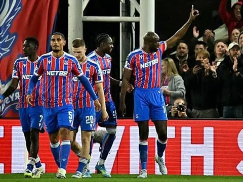 Palace chạm một tay vào bán kết sau trận thắng Fiorentina