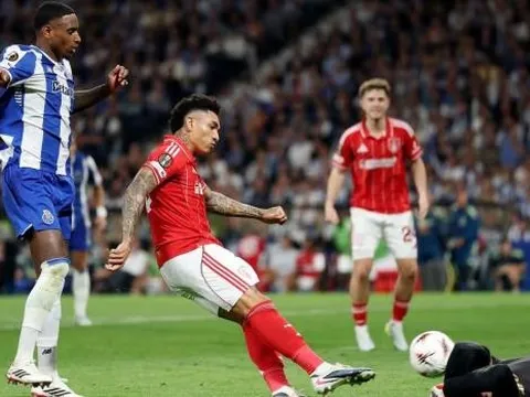 Vitor Pereira nói điều ẩn ý về bàn thắng bị VAR từ chối